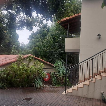 Serenight Guesthouse Pretoria-Noord Exteriör bild